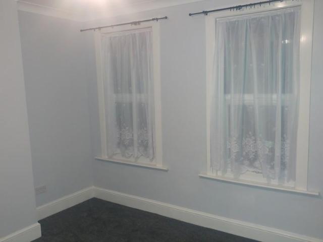 Gordon Road, Gillingham ME7 3 bed semi detached house to rent £1,300 pcm £300 pw