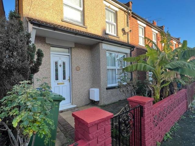 Gordon Road, Harrow HA3, 4 bed end terrace house to rent, £2,600 pcm | PrimeLocation