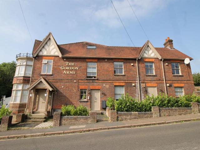 Gordon Road, High Wycombe HP13, 2 bed flat to rent, £1,300 pcm | PrimeLocation