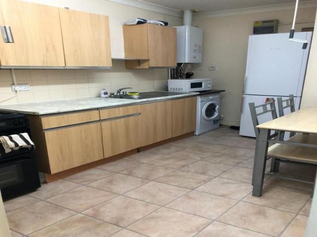 Gordon Road, Ilford IG1, 1 bed flat to rent, £1,600 pcm | PrimeLocation
