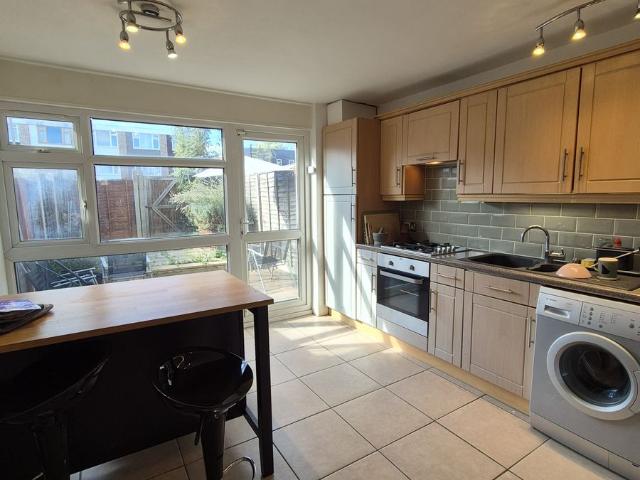 Gordon Road, London E18, 4 bed terraced house to rent, £2,500 pcm | PrimeLocation