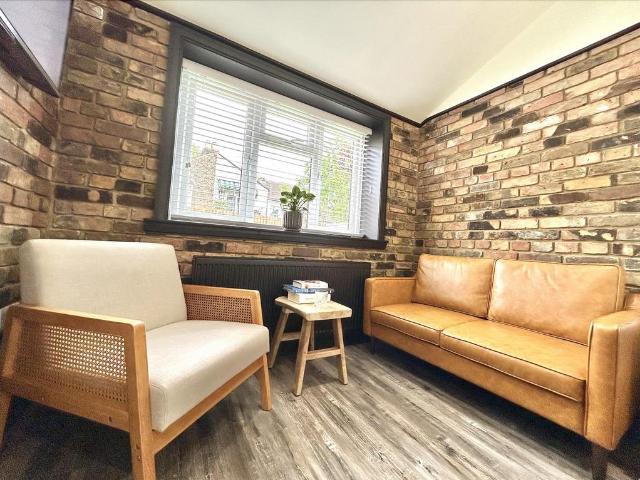 Gordon Road, Southend On Sea 1 bed in a house share to rent £700 pcm £162 pw