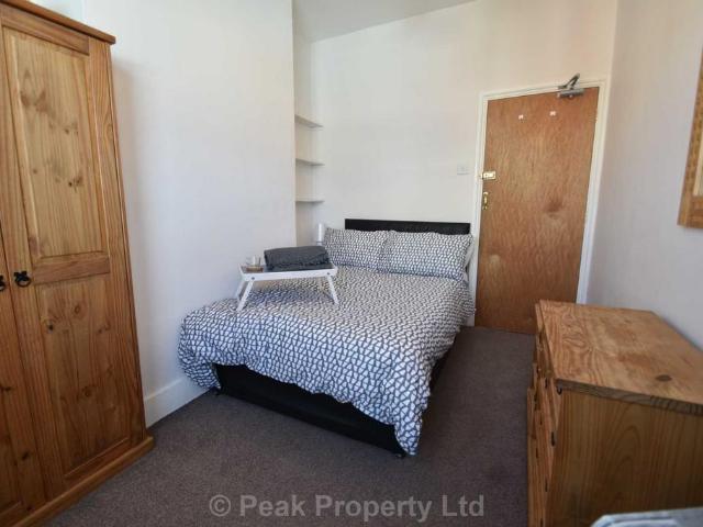 Gordon Road, Southend On Sea SS1 1 bed in a house share to rent £525 pcm £121 pw