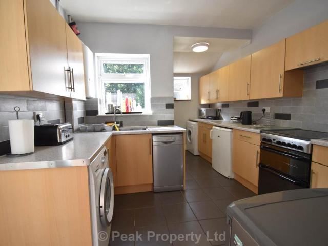 Gordon Road, Southend On Sea SS1 1 bed in a house share to rent £525 pcm £121 pw
