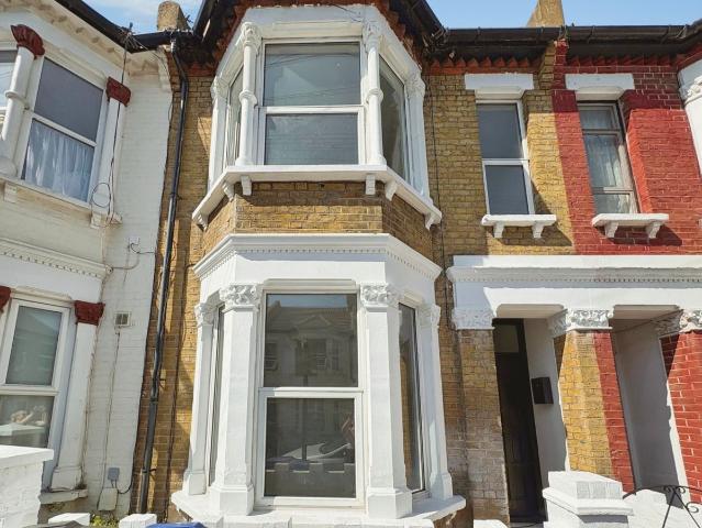 Gordon Road, Southend On Sea SS1, 4 bed terraced house to rent, £1,900 pcm | PrimeLocation