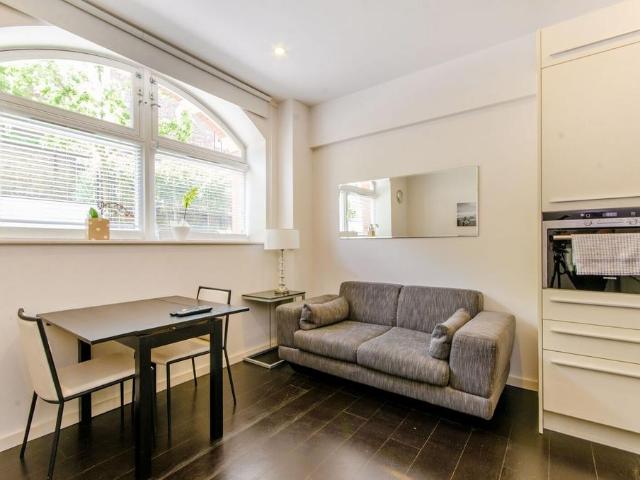 Gore House, Islington, London, N1 Studio to rent £1,950 pcm £450 pw