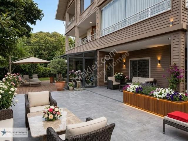 Görele'de 7+2 Oturuma Hazır Satılık Villa