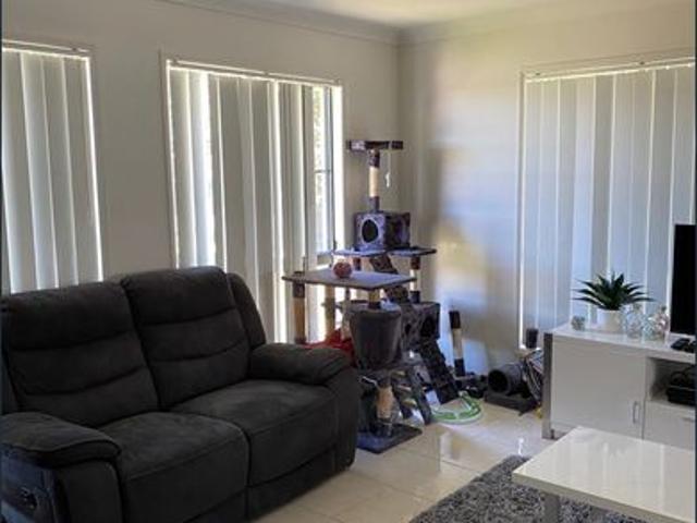 GORGEOUS 4 BEDROOM FAMILY HOME IN GREAT LOCATION!