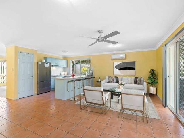 GORGEOUS 4 BEDROOM HOME IN QUIET STREET!