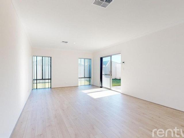 GORGEOUS 4x2 HOME OPPOSITE THE PARK