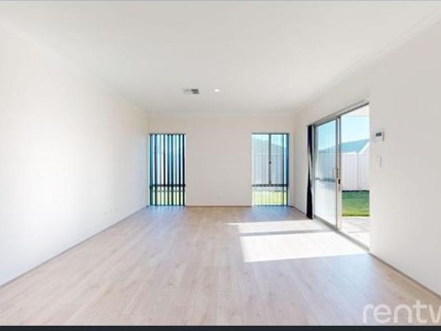 GORGEOUS 4x2 HOME OPPOSITE THE PARK
