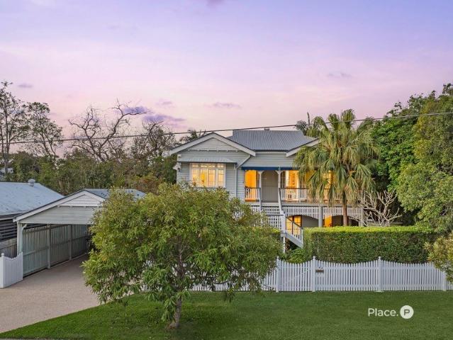 Gorgeous 1930 Family Queenslander. Ticks All The Boxes