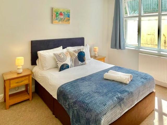 Gorgeous 1 bed apartment on the beach