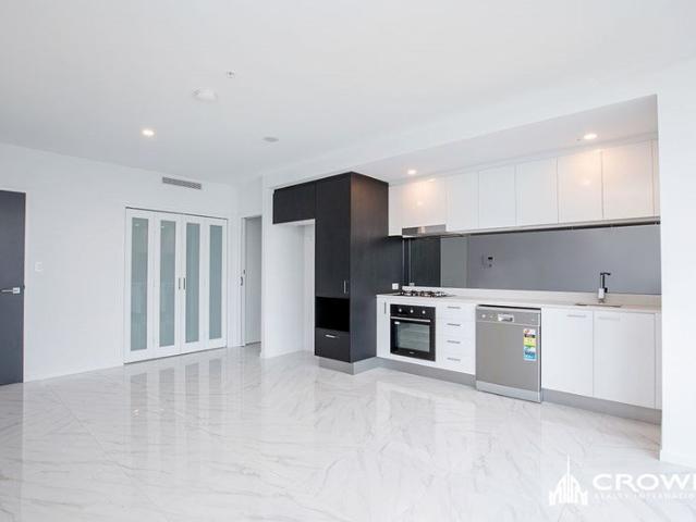 GORGEOUS 1 BEDROOM TOP FLOOR APARTMENT WITH STUDY ! unfurnished