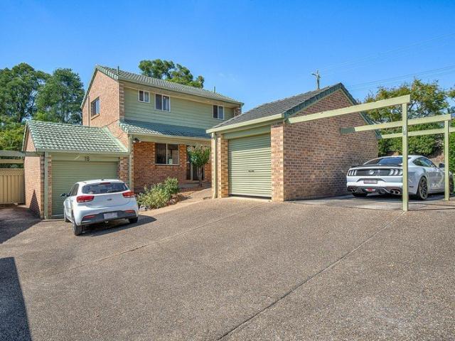 GORGEOUS 2 BED 1 BATH TOWNHOUSE