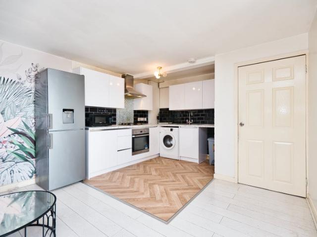 Gorgeous 2 Bed Apartment in Barking IG11