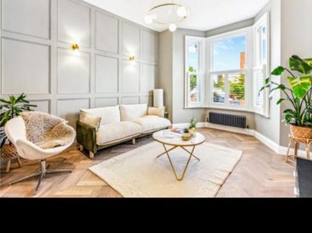 Gorgeous 2 bed flat available for short term let