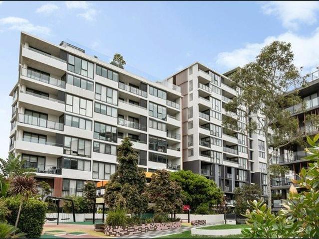 Gorgeous 2 Bedroom Apartment with City view and study