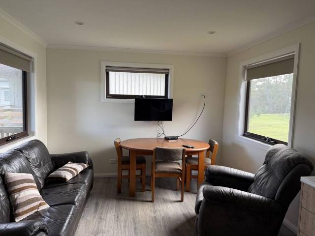 Gorgeous 2 bedroom fully furnished unit