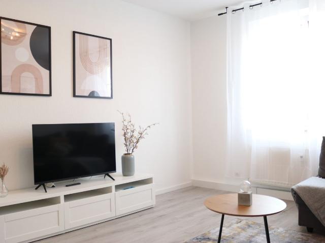 Gorgeous 2 room apartment with balcony in Lutherviertel, Chemnitz Amsterdam Apartments for Rent