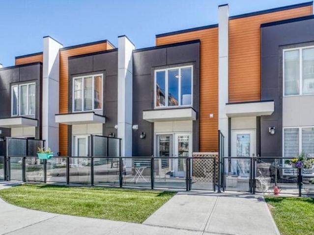 Gorgeous 3 bedroom, 3.5 bathroom Townhome in Kincora!