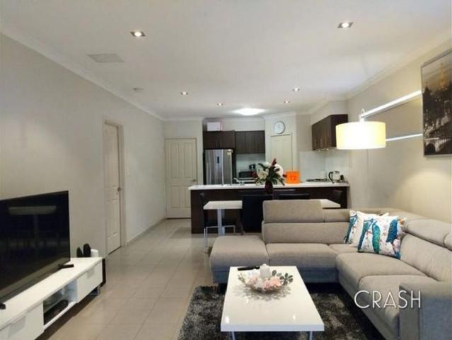 Gorgeous 3 bedroom 2 Bathroom Villa in Maylands with private courtyard!