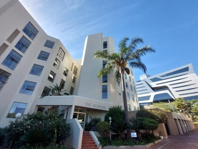 Gorgeous 3 bedroom, 2 bathroom, penthouse available in Sandhurst Gardens