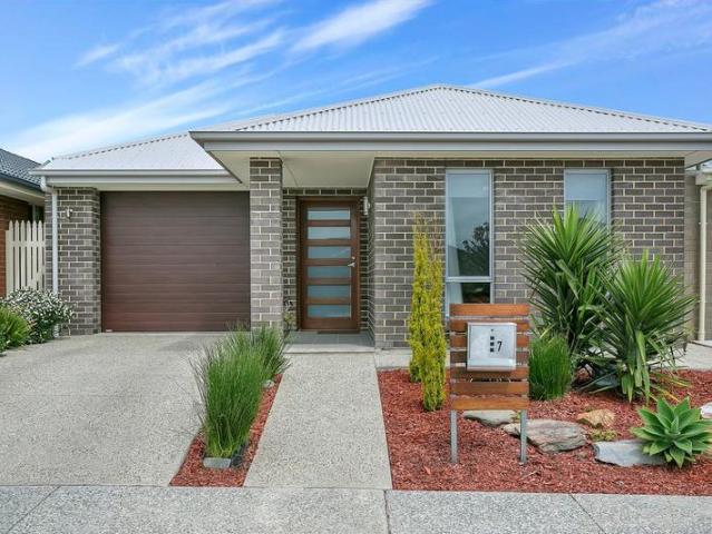 Gorgeous 3 bedroom courtyard home