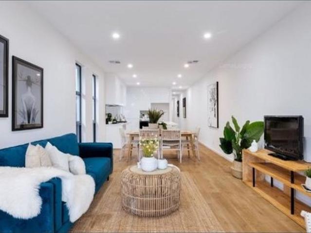 Gorgeous 3 bedroom Furnished Town House