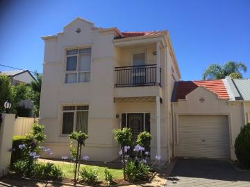 Gorgeous 3 bedroom townhouse in private and secure gated community