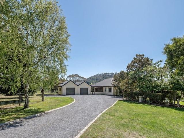Gorgeous Tamar Valley views, 1ha of land and only 1 minute to the heart of Legana