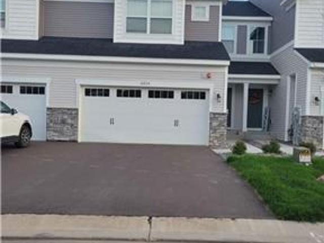 Gorgeous townhouse for rent in Rush Creek commons