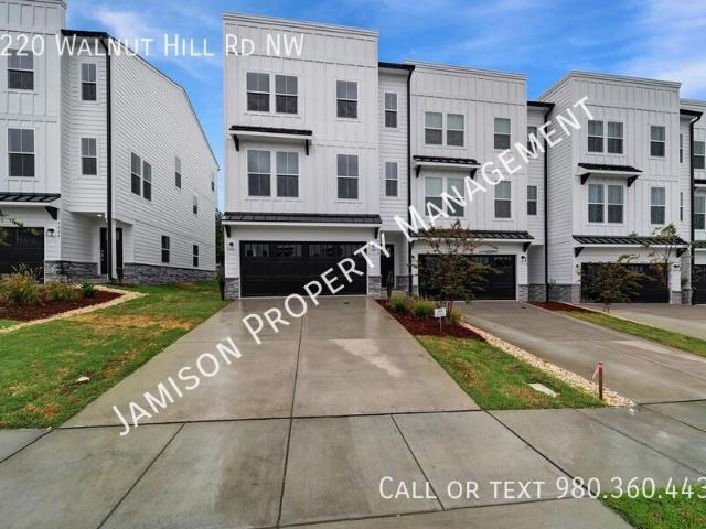 Gorgeous Townhome in Concord near Concord Mills!