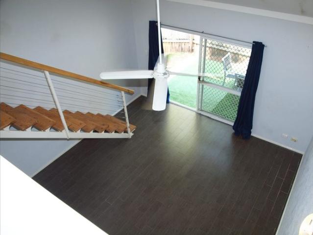 GORGEOUS UNFURNISHED LOFT TOWN HOUSE – PRIVATE COURTYARD – CAT FRIENDLY