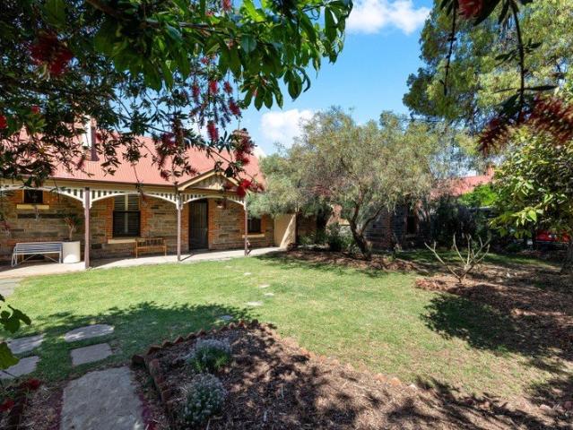Gorgeous Urban Oasis Charm, Character & Location!