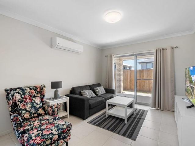 GORGEOUS AIR CONDITIONED 4 BEDROOM CAPESTONE HOME!