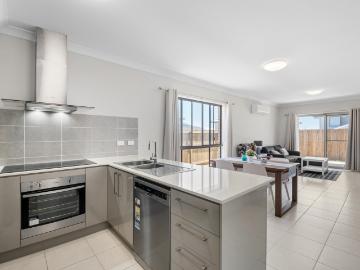 GORGEOUS AIR CONDITIONED 4 BEDROOM CAPESTONE HOME!