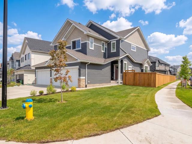 Gorgeous almost new Chappelle half duplex, 3 bedrooms, gourmet kitchen, backyard