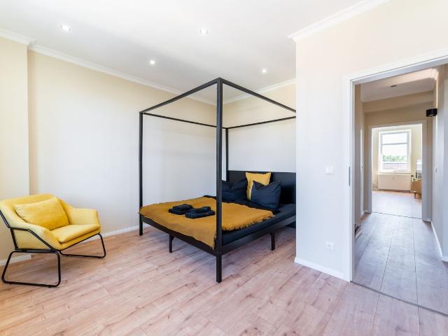 Gorgeous and lovely studio 2 Bedrooms near Elbe River, Dresden Amsterdam Apartments for Rent