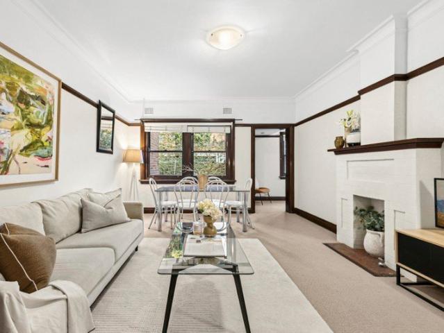 Gorgeous Art Deco Apartment Moments from Mosman Village