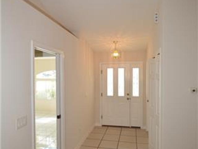 Gorgeous Bunnell, 3 bedroom, 2 bath. Single Car Garage!