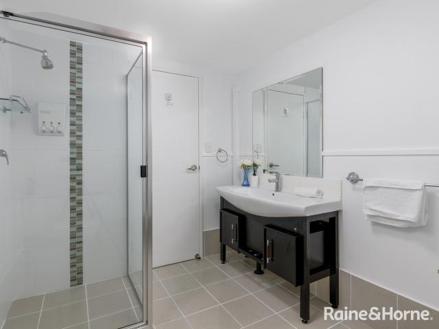Gorgeous Coastal Unit Newly Renovated, Ocean Views & Pool