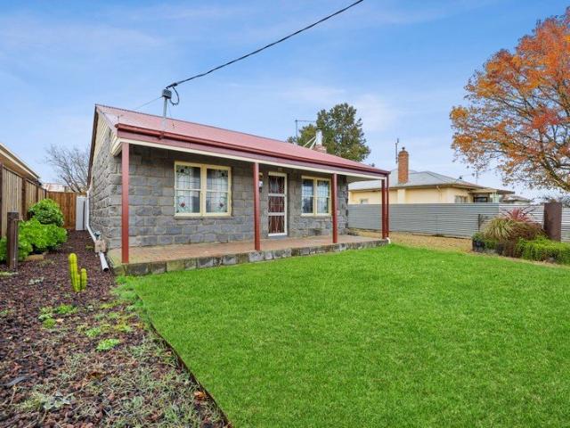 Gorgeous Cottage in the East GARDENER INCLUDED