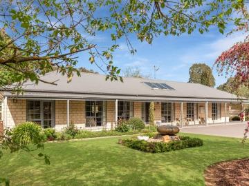 GORGEOUS COUNTRY HOME ON A GENEROUS ALLOTMENT