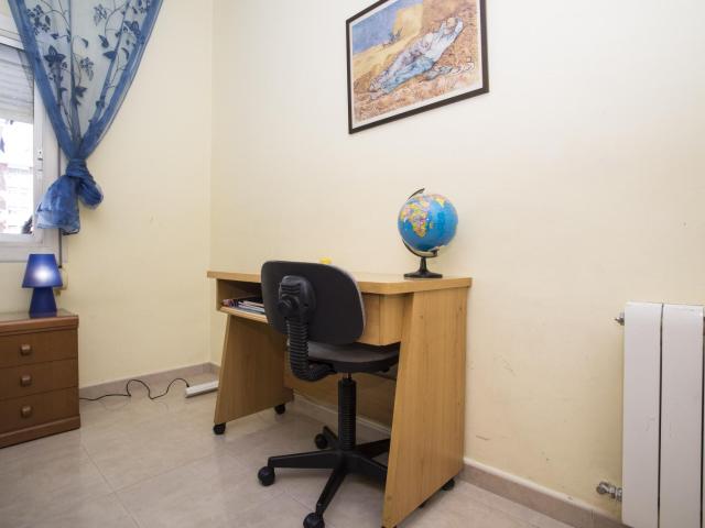 Gorgeous double bedroom close to Congrés metro station