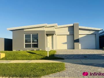Gorgeous Dual Key 4 x 2 Family Home in Hammond Park