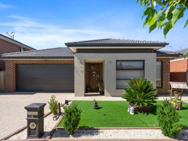 GORGEOUS FAMILY HOME WITH ALL THE EXTRAS!