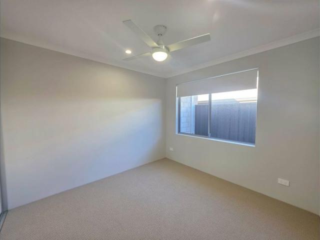 Gorgeous Family Home with Theatre in booming Lakelands!