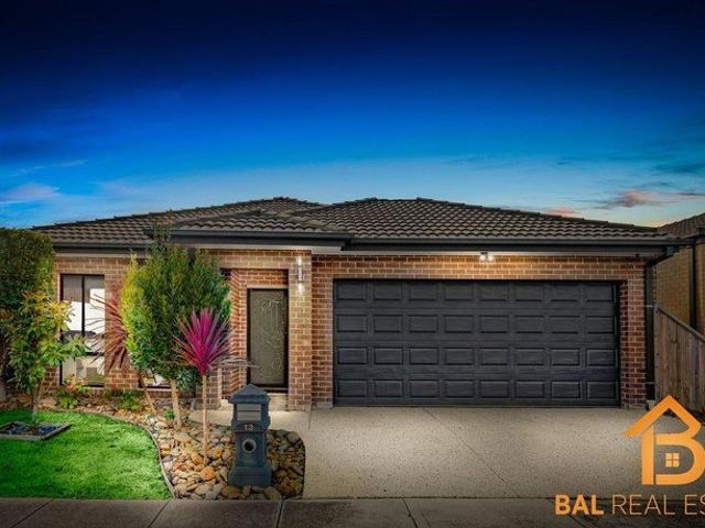 GORGEOUS FAMILY HOME IN TRUGANINA!