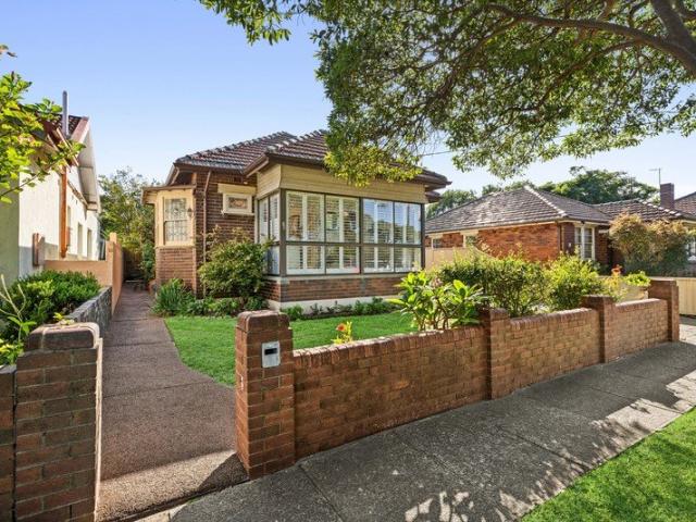 Gorgeous Family Home Opposite Leafy Jellicoe Park